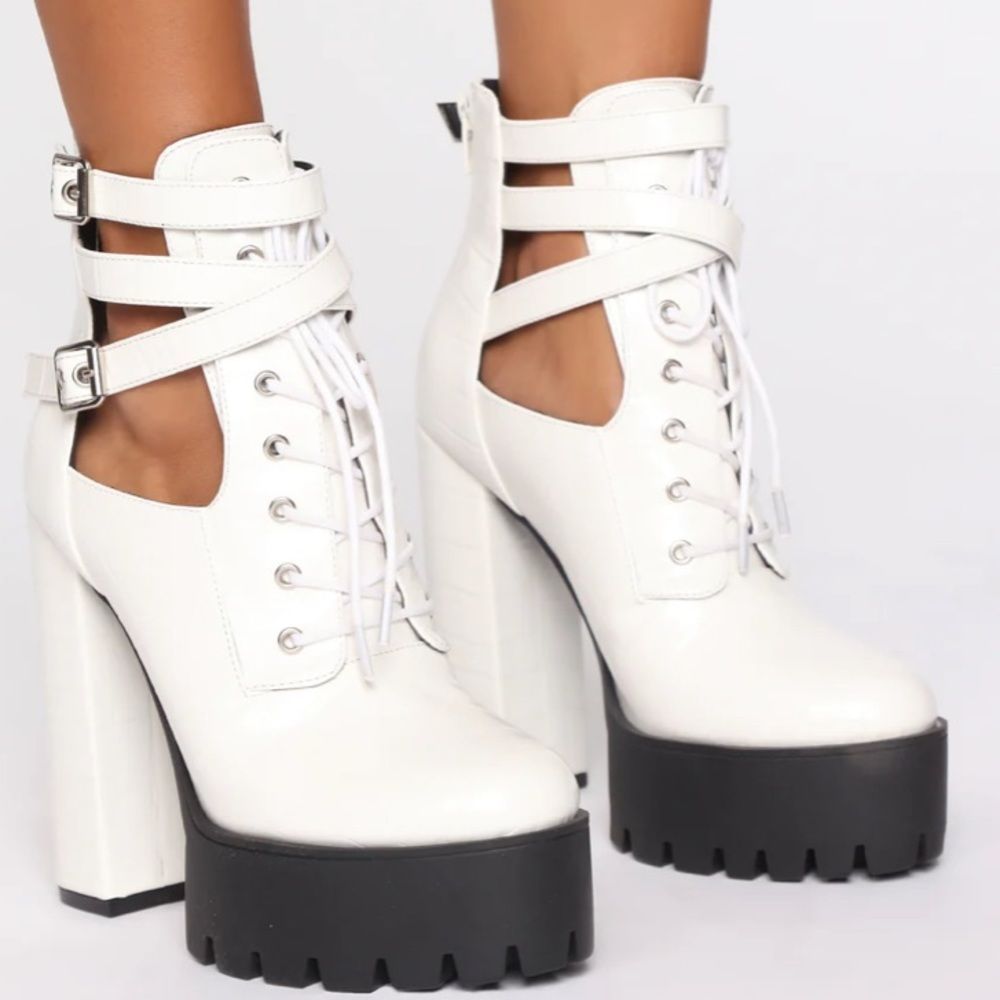 Fashion Nova Higher Up Booties Platforms White Croc EUC SZ 11 Stripper Dancer